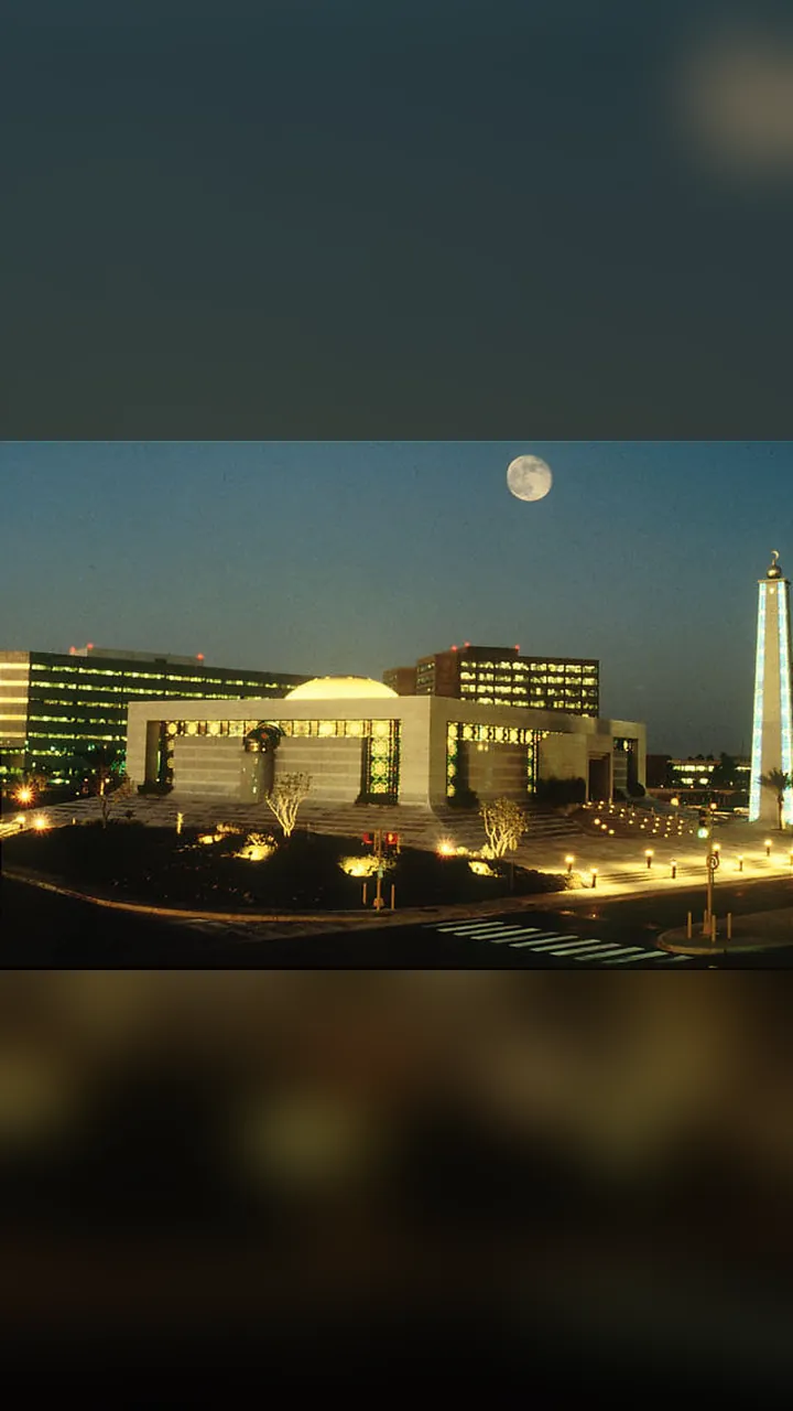 Ảnh bìa: Aramco yêu cầu nhân viên sơ tán trụ sở Dhahran khi Houthi leo thang tấn công Ả Rập Xê Út, theo Reuters