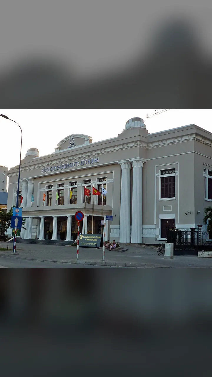 Ảnh bìa: VN-Index đóng cửa tuần ở 1.774 điểm: ngân hàng và Vingroup kéo chỉ số, khối ngoại bán ròng 480 tỷ đồng